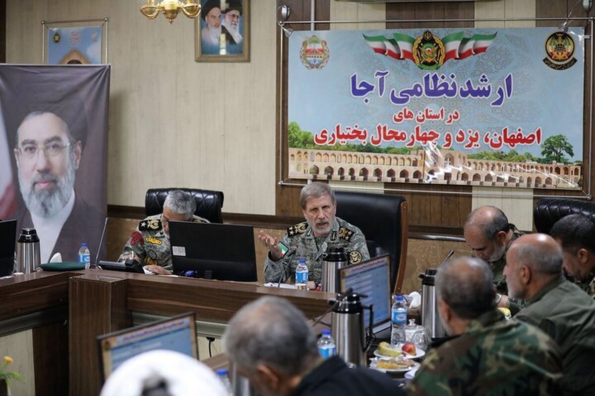 فرمانده کل ارتش: با ارتش‌های سران کفر می‌جنگیم