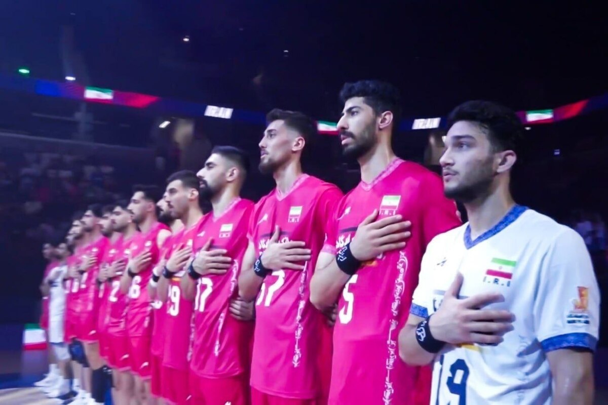 سرود ملی با مچ‌بندهای «ای ایران»؛ قاب ویژه از تیم ملی والیبال
