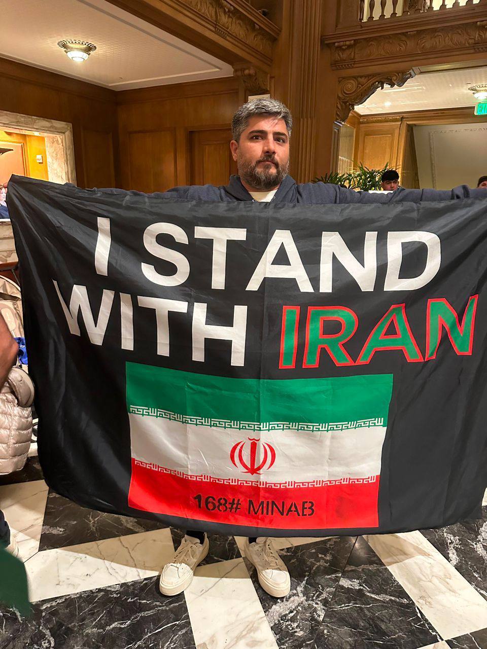 حضور هواداران تیم ملی ایران در هتل المپیک سیاتل + عکس
