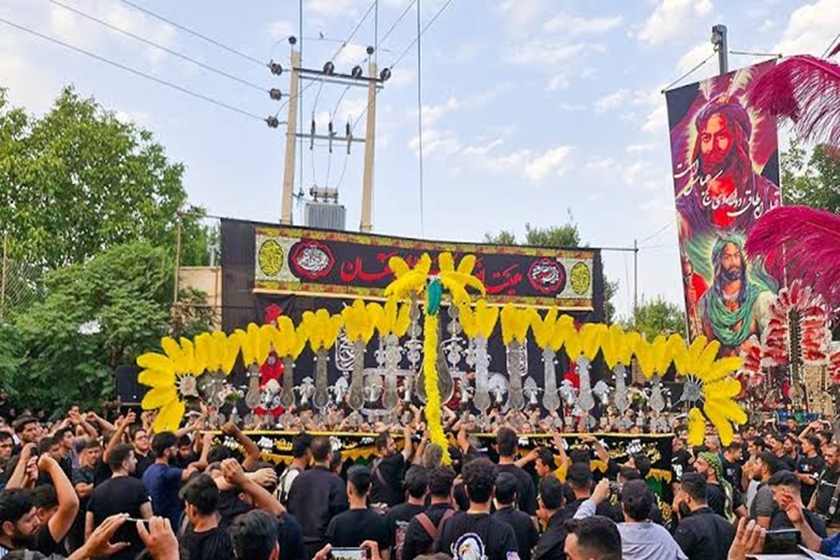 آیین سنتی علم&zwnj;کشی در سومین روز شهادت امام حسین (ع) + فیلم