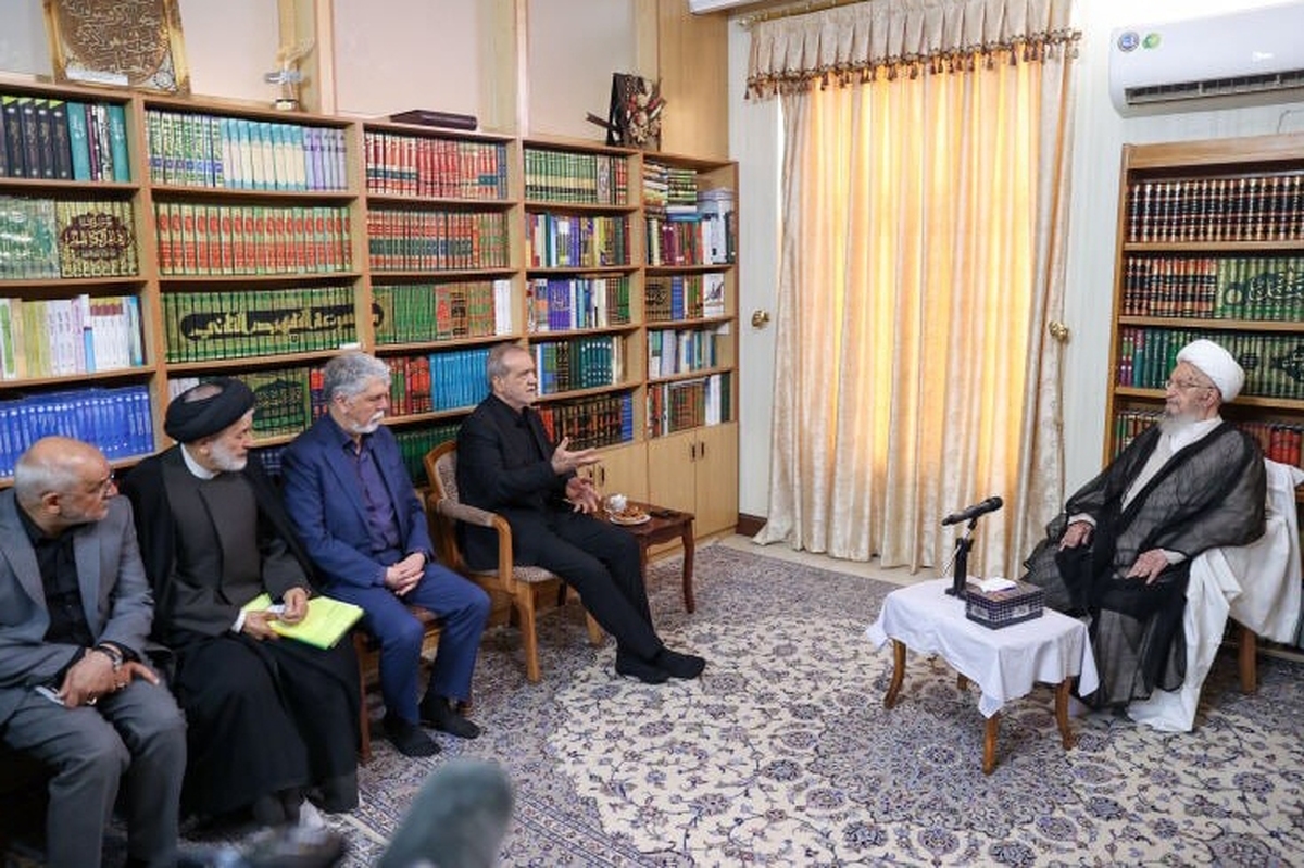 پزشکیان در دیدار با آیت‌الله مکارم شیرازی: برخی جریان‌ها در داخل و خارج به دنبال برهم زدن وحدت ملی و توافق‌های اخیر هستند