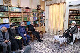 پزشکیان در دیدار با آیت‌الله مکارم شیرازی: برخی جریان‌ها در داخل و خارج به دنبال برهم زدن وحدت ملی و توافق‌های اخیر هستند