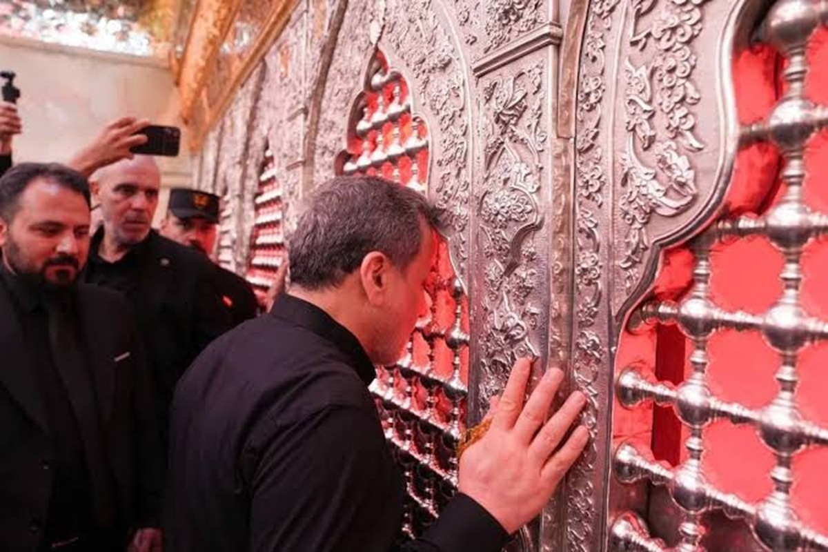 استقبال زائران از عراقچی در حرم&zwnj;های کربلا +فیلم