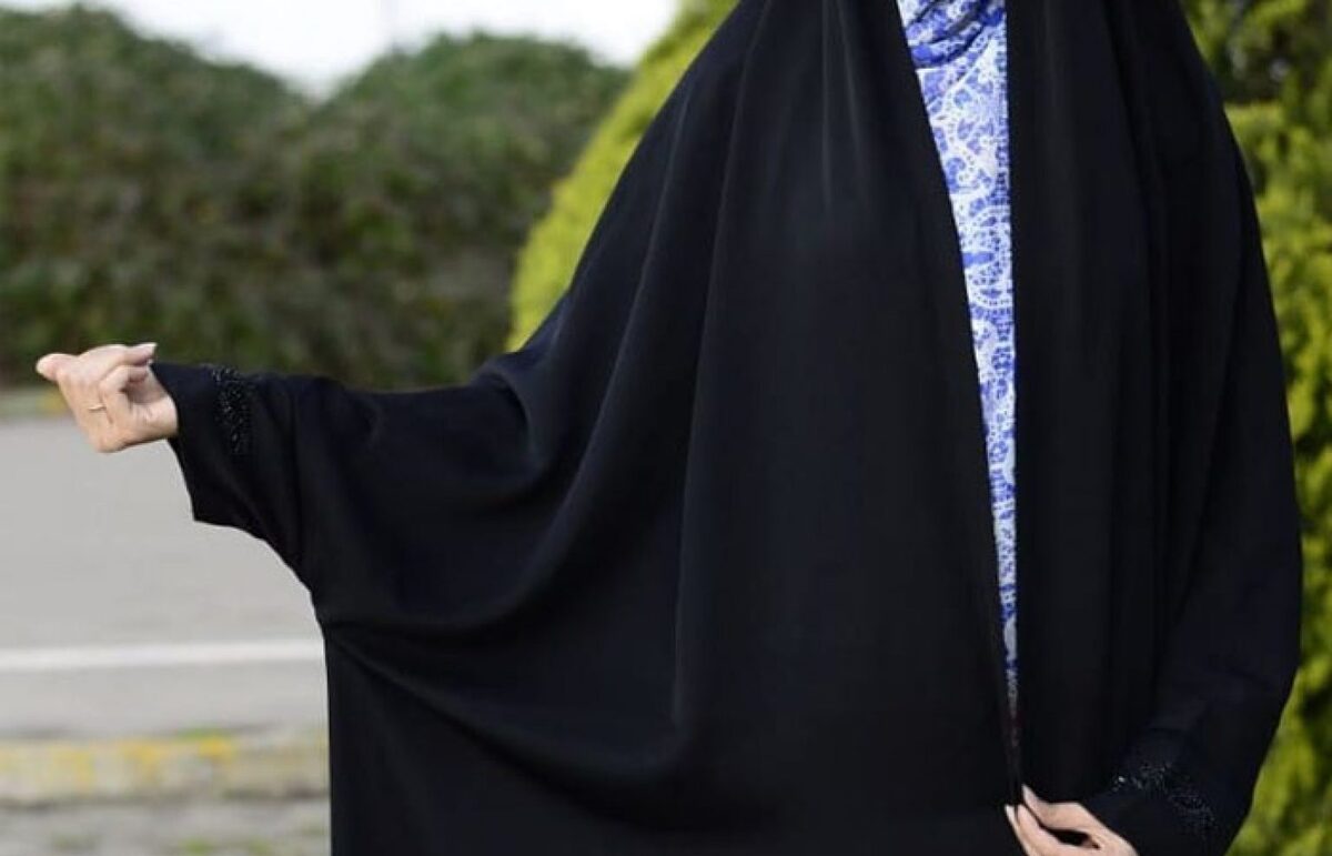 نکات مهمی که بانوان محجبه باید در مورد انتخاب چادر مشکی مناسب تابستان بدانند