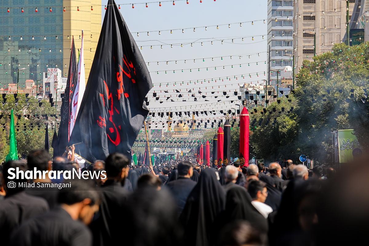 باب‌الرضا (ع) قرار زیارت‌نرفته‌ها | آیین باشکوه پیاده‌روی جاماندگان اربعین در مشهد برگزار شد (سه‌شنبه ۱۳ مرداد ۱۴۰۵) + فیلم