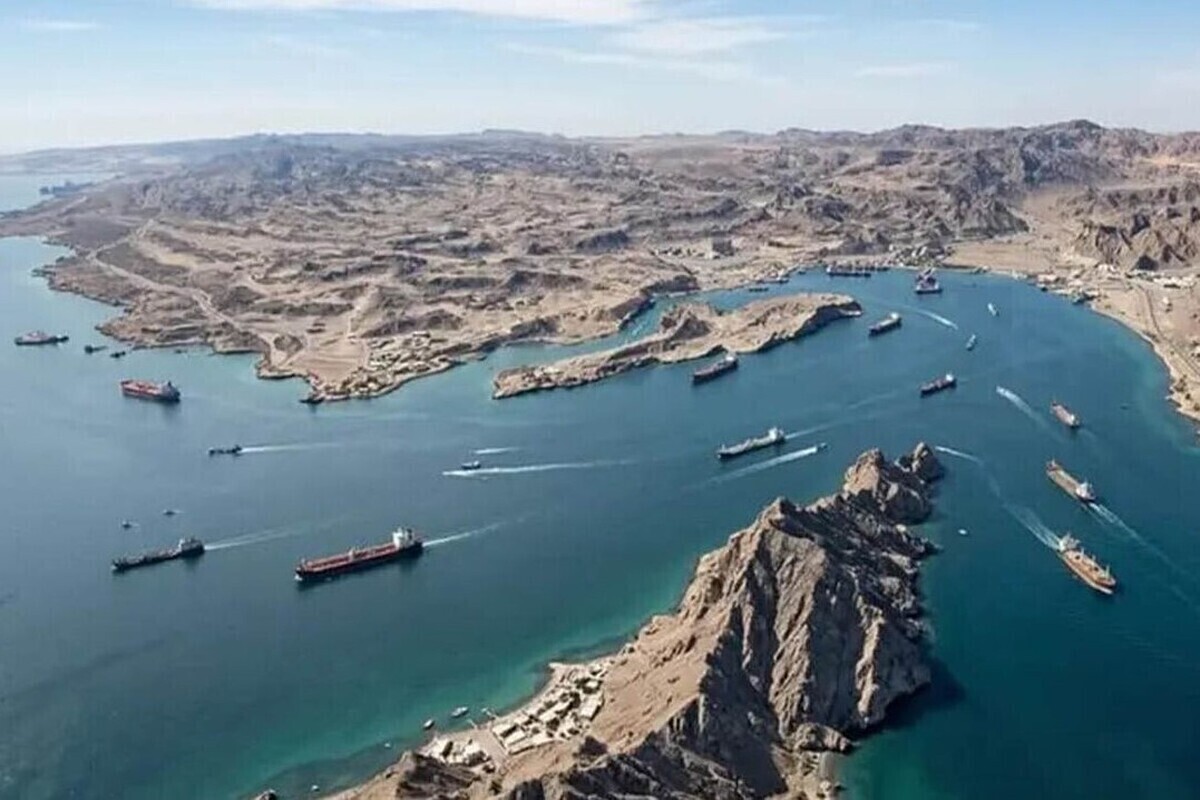 نیویورک تایمز مدعی شد: توافق جدید ایران و عمان برای ازسرگیری تردد کشتی‌ها در تنگه هرمز