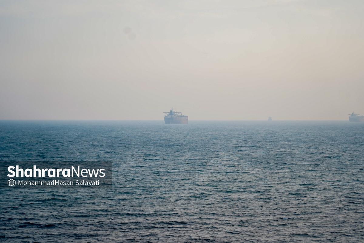 رویترز: یک کشتی باری در تنگه هرمز هدف قرار گرفت (۱۳ مرداد ۱۴۰۵)