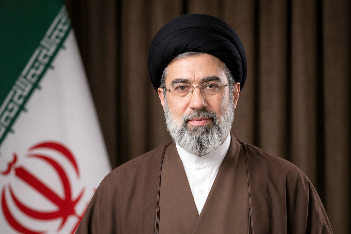 تصویری کمتر دیده شده از رهبر معظم انقلاب، آیت‌الله سیدمجتبی خامنه‌ای + عکس
