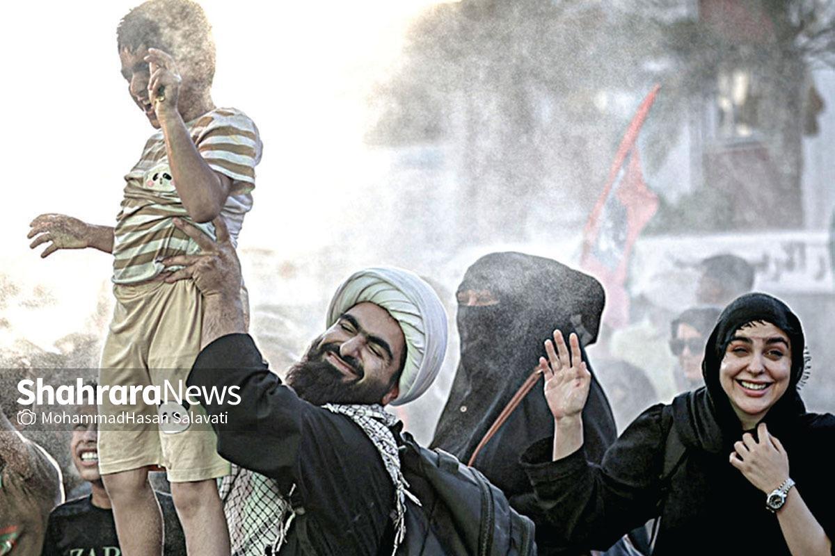 قطره‌های باران بر صورت زائران