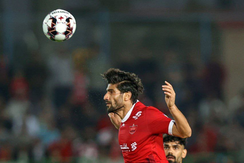 خیز بلند سپاهان برای مدافع پرسپولیس خیز بلند سپاهان برای مدافع پرسپولیس