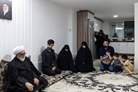 دیدار و گفتگوی تولیت آستان قدس رضوی با خانواده‌های شهدای مدافع حرم