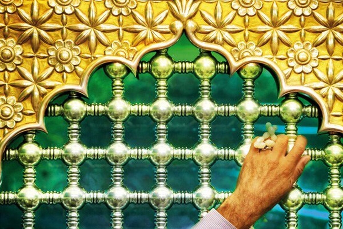 سوگواره امام هشتم(ع) با نگاهی به &laquo;الهیات زیارت&raquo; و انسجام ایرانیان