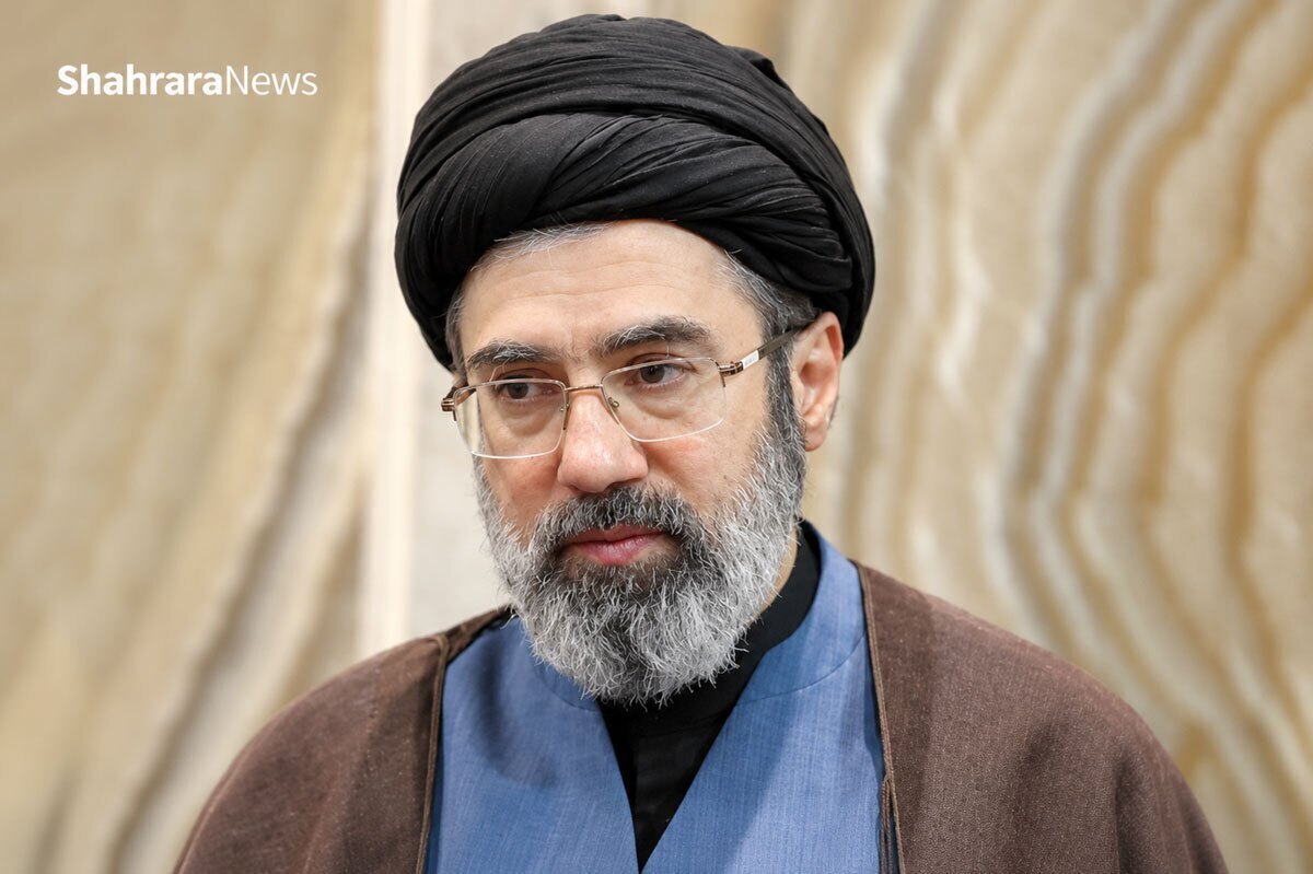 ویدئو| سینه زنی رهبر انقلاب در مراسم تشییع فرزند مرحوم آیت&zwnj;الله استادی