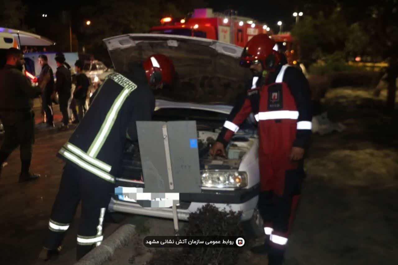 نجات ۴ سرنشین محبوس در حادثه تصادف شدید بزرگراه بسیج مشهد + عکس (۲۰ مرداد ۱۴۰۵)