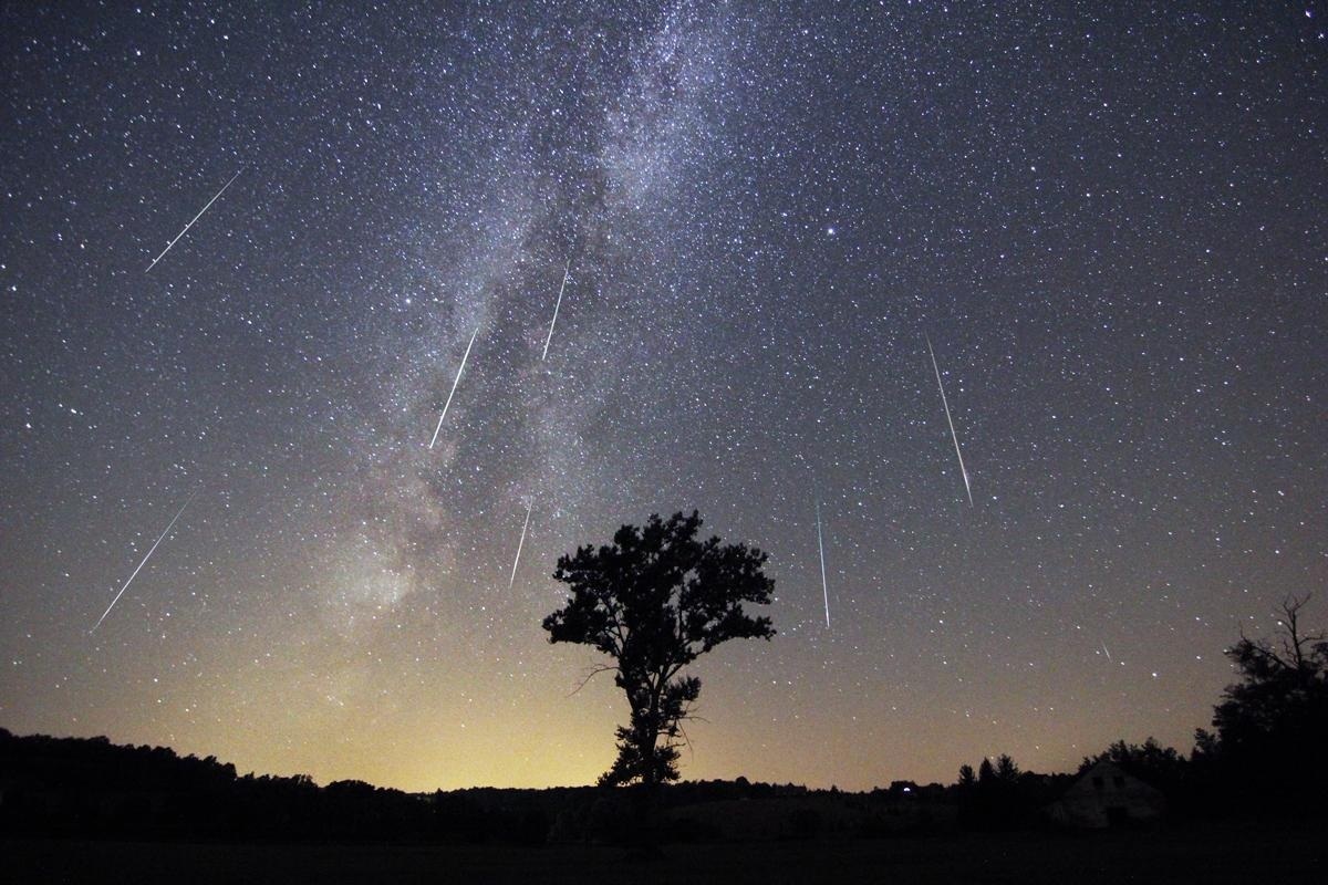 راهنمای تماشای بارش شهابی برساوُشی ۲۰۲۶ (۲۱ و ۲۲ مرداد ۱۴۰۵) + بهترین ساعت رصد