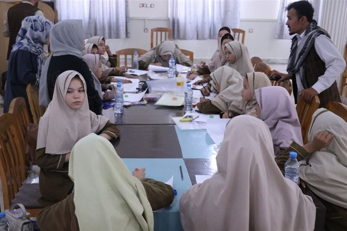 دانش‌آموزان مزارشریف با مسابقه نقاشی یاد شهدای ایران را گرامی داشتند