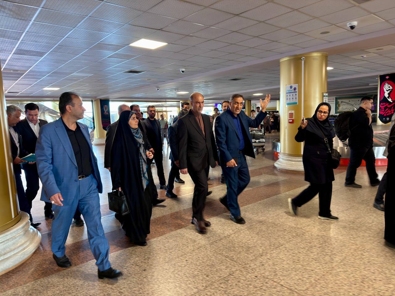 وزیر راه و شهرسازی از روند جابهجایی زائران در فرودگاه بینالمللی مشهد بازدید کرد (۲۳ مرداد ۱۴۰۵) وزیر راه و شهرسازی از روند جابهجایی زائران در فرودگاه بینالمللی مشهد بازدید کرد (۲۳ مرداد ۱۴۰۵)