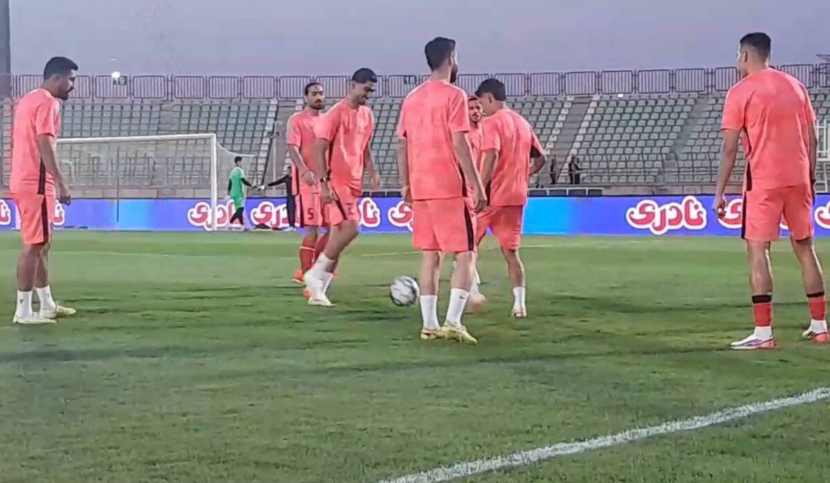 ویدئو|پرسپولیس آماده یک نبرد تازه؛ سرخ&zwnj;ها وارد زمین شدند