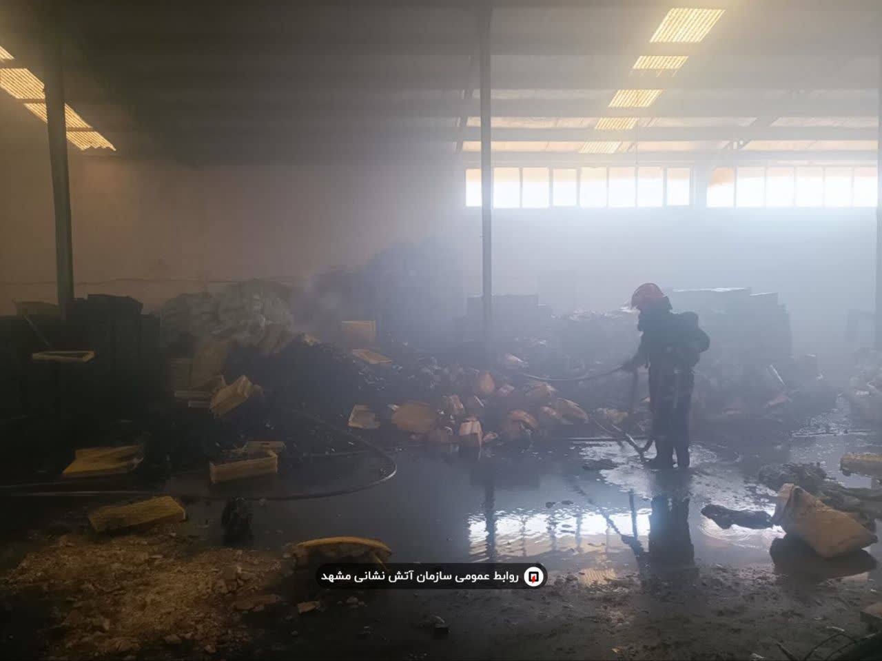 آتش سوزی یک کارگاه زغال در انتهای پنجتن مشهد + عکس (۲۶ مرداد ۱۴۰۵) آتش سوزی یک کارگاه زغال در انتهای پنجتن مشهد + عکس (۲۶ مرداد ۱۴۰۵)