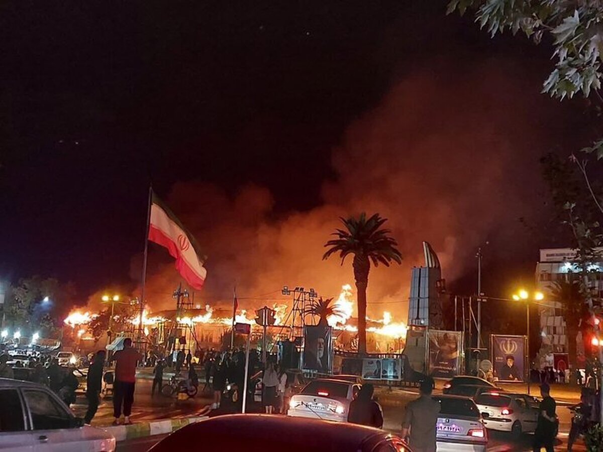 ورود دادگستری به آتش‌سوزی در میدان شهرداری گرگان | ۱۰۰ باب مغازه در شعله‌های آتش می‌سوزد