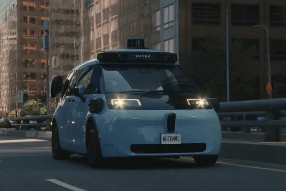 روبوتاکسی Waymo Ojai به Gemini مجهز شد | خودروی خودران حالا با مسافران صحبت می‌کند