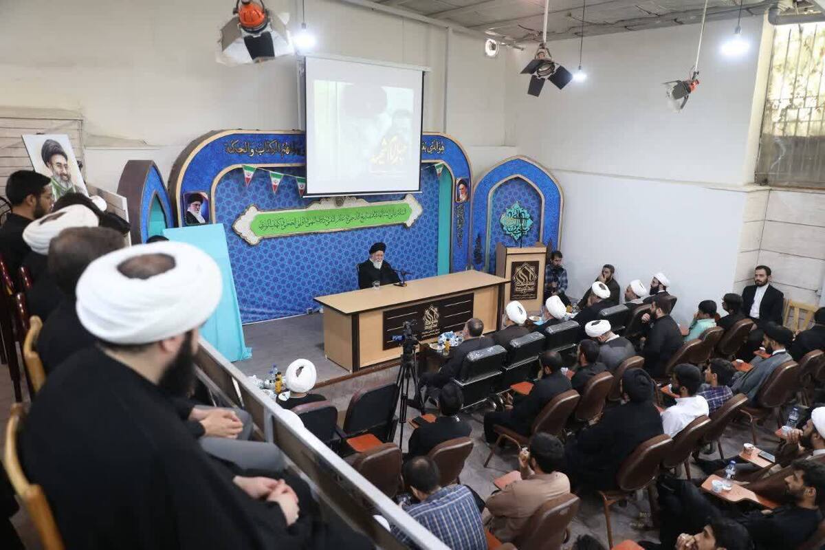آیت الله علم‌الهدی: طلبه باید از آغاز خود را وقف خدمت به امام زمان (عج) کند