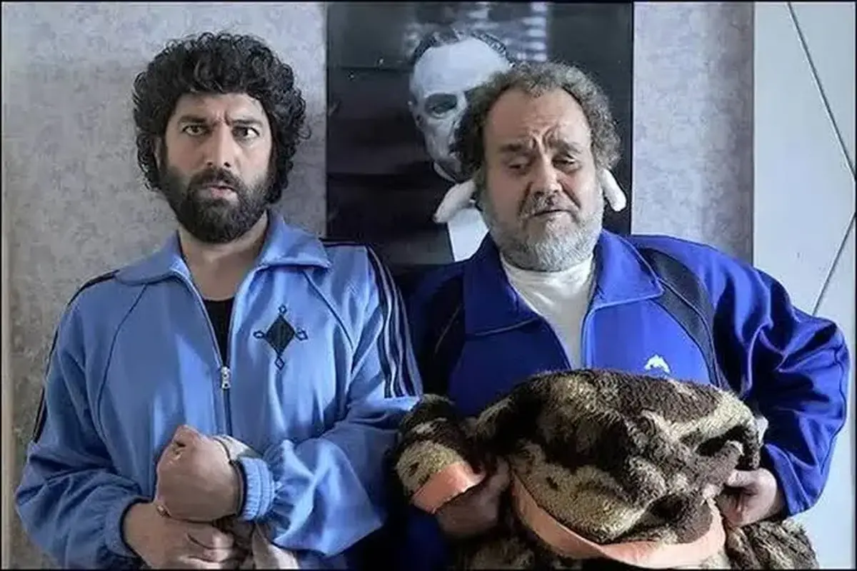 ویدئو | اشک‌های مجید صالحی مقابل منزل زنده‌یاد اکبر عبدی