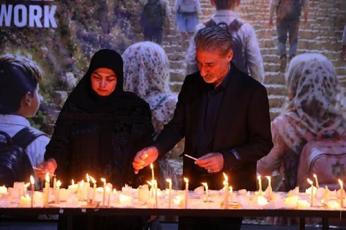 خانواده «ماکان نصیری» در مراسم اختتامیه «مشق ناتمام»