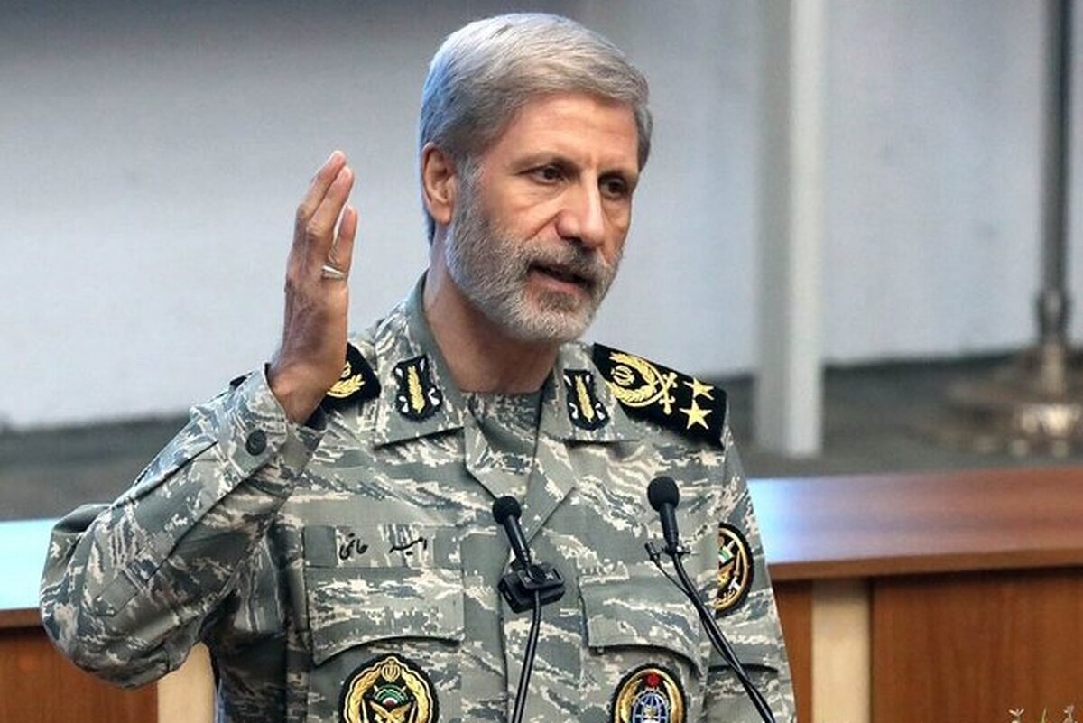 سرلشکر حاتمی: ملتی که به دست خود سپر دفاعی می‌سازد، بدون تردید پیروز خواهد شد