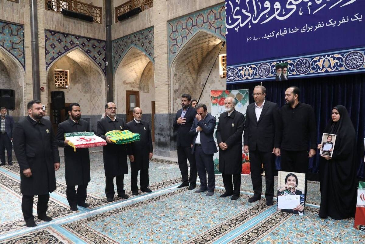 اهدای  پرچم آستان قدس رضوی و پرچم ایران به پرچمداران ایران در بازیهای آسیایی ناگویا  + تصاویر