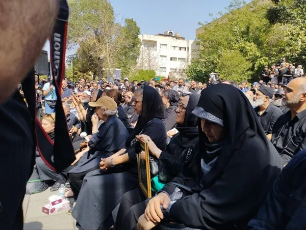 هنرمندانی که در مراسم تشییع پیکر و خاکسپاری اکبر عبدی حضور داشتند + تصاویر هنرمندانی که در مراسم تشییع پیکر و خاکسپاری اکبر عبدی حضور داشتند + تصاویر
