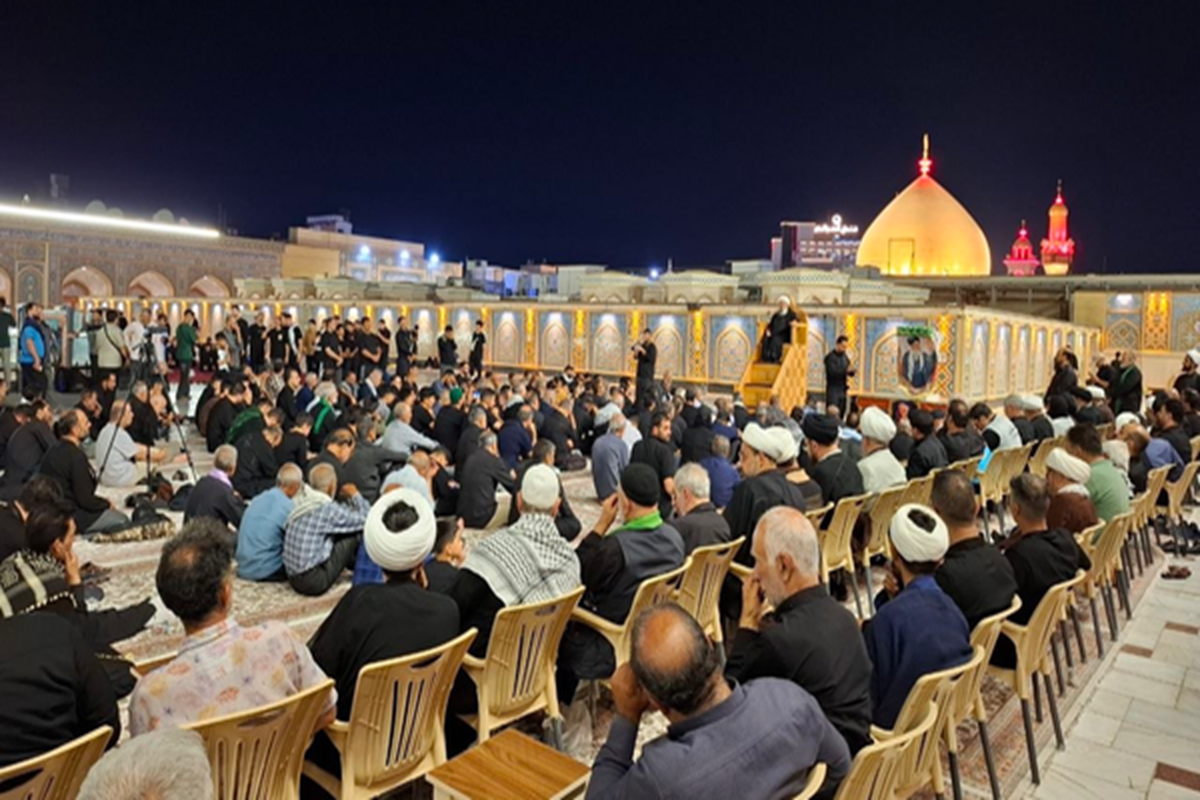 مراسم بزرگداشت رهبر شهید انقلاب در حرم امام علی (ع) برگزار شد