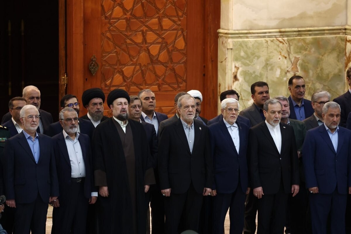 تجدید میثاق اعضای دولت با آرمان‌های امام راحل به مناسبت هفته دولت + عکس