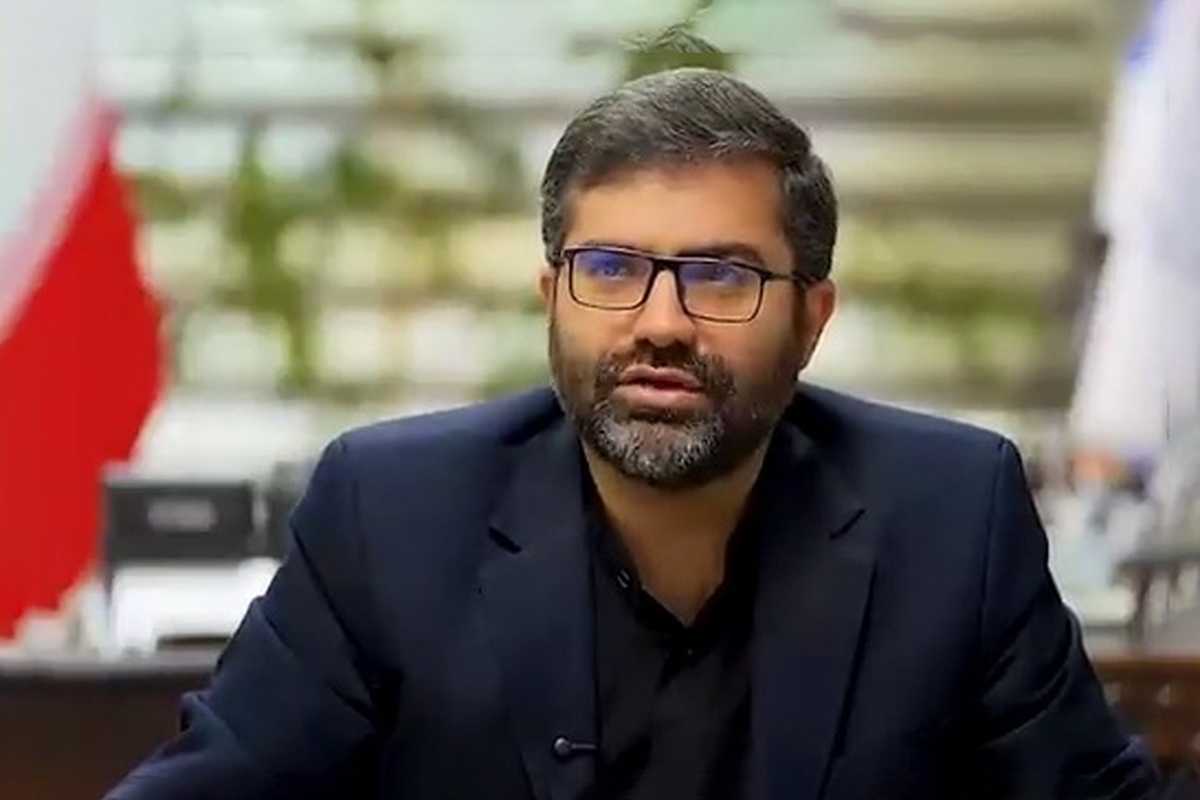 سقاب اصفهانی: رئیس‌جمهور گفت من ایستاده‌ام که تیرها به من بخورد نه به رهبر انقلاب + فیلم