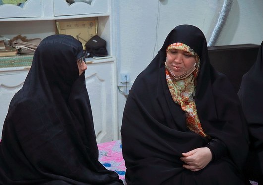 دیدار عضو هیئت رییسه شورای اسلامی مشهد و شهردار منطقه ثامن با مادر طلبه بسیجی شهید علیرضا غفاریان