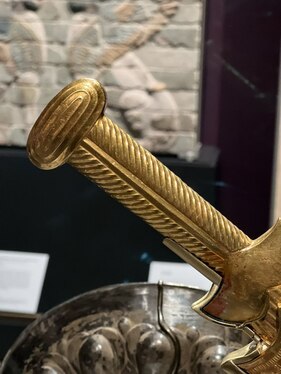 نمایش شمشیر اردشیر هخامنشی برای نخستین بار+ فیلم و عکس