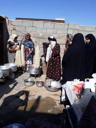 نخ ریسی و رنگ ریزی سنتی در خواف احیا شد