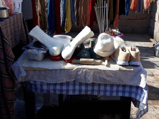 نخ ریسی و رنگ ریزی سنتی در خواف احیا شد