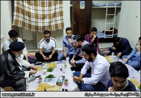 درباره افطار رئیس‌جمهور با دانشجویان افغانستانی در خوابگاه دانشگاه خوارزمی کرج + تصاویر