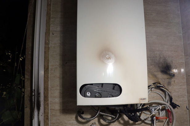 خسارت بر اثر انفجار پکیج دیواری منزل مسکونی در مشهد