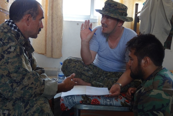 اکران مستند «سردار پالمیرا» در مشهد + عکس و فیلم