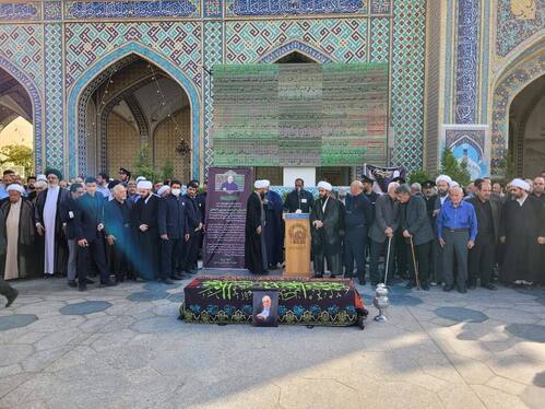 پیکر دکتر مهدوی دامغانی در حرم مطهر رضوی تشییع و به خاک سپرده شد + فیلم و تصاویر