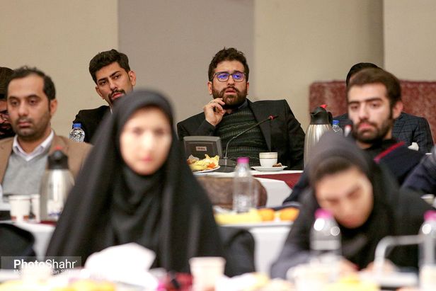 علیه منیّت‌ها