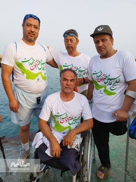 شنای ۳۰ شناگر جانباز در سالروز حمله آمریکا به هواپیمای مسافربری ایرانی + تصاویر