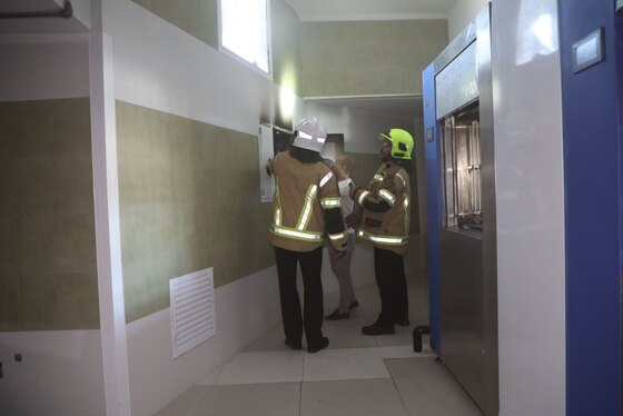 مهار حریق در یک مرکز درمانی در مشهد + عکس