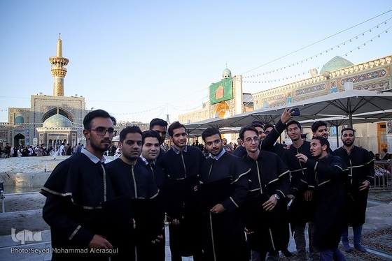 جشن فارغ‌التحصیلی دانشجویان پزشکی در حرم رضوی