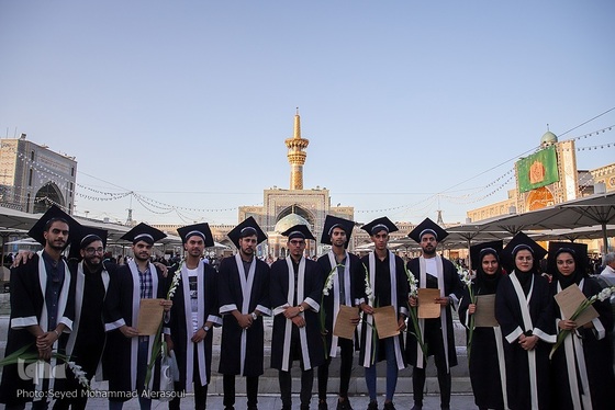 جشن فارغ‌التحصیلی دانشجویان پزشکی در حرم رضوی