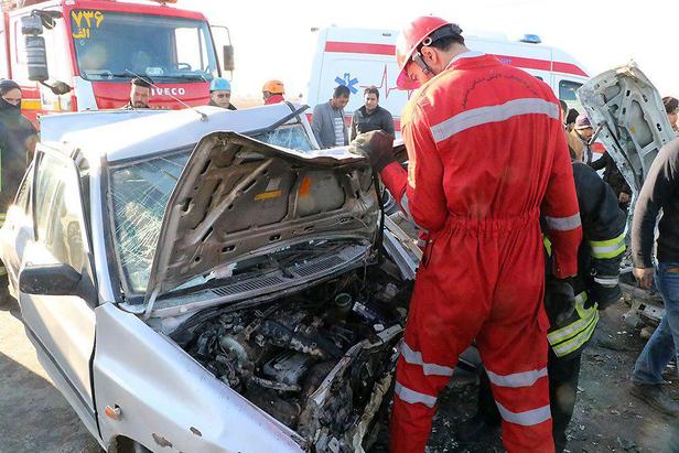 دو راننده محبوس شده در پراید در جاده گوارشک نجات یافتند