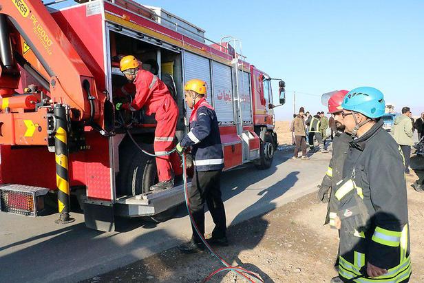 دو راننده محبوس شده در پراید در جاده گوارشک نجات یافتند