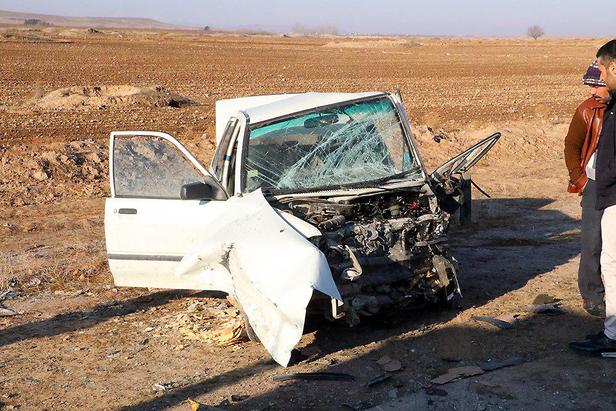 دو راننده محبوس شده در پراید در جاده گوارشک نجات یافتند